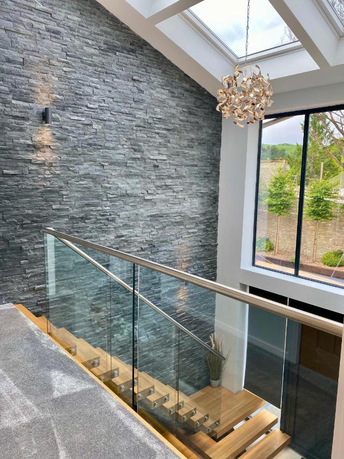 Stunning Modern Home Set In Beautiful Grounds. Bath Dış mekan fotoğraf