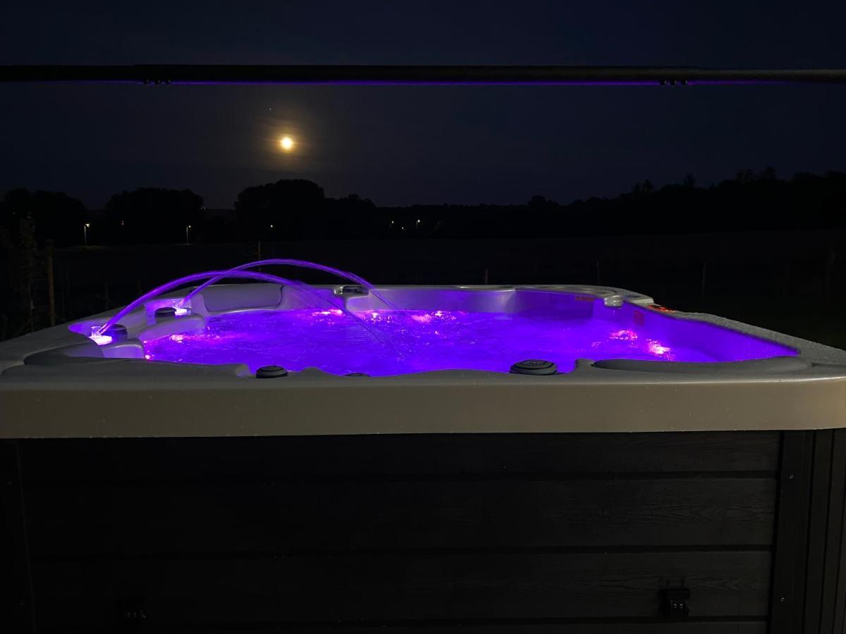 Stunning Modern Home Set In Beautiful Grounds. Bath Dış mekan fotoğraf