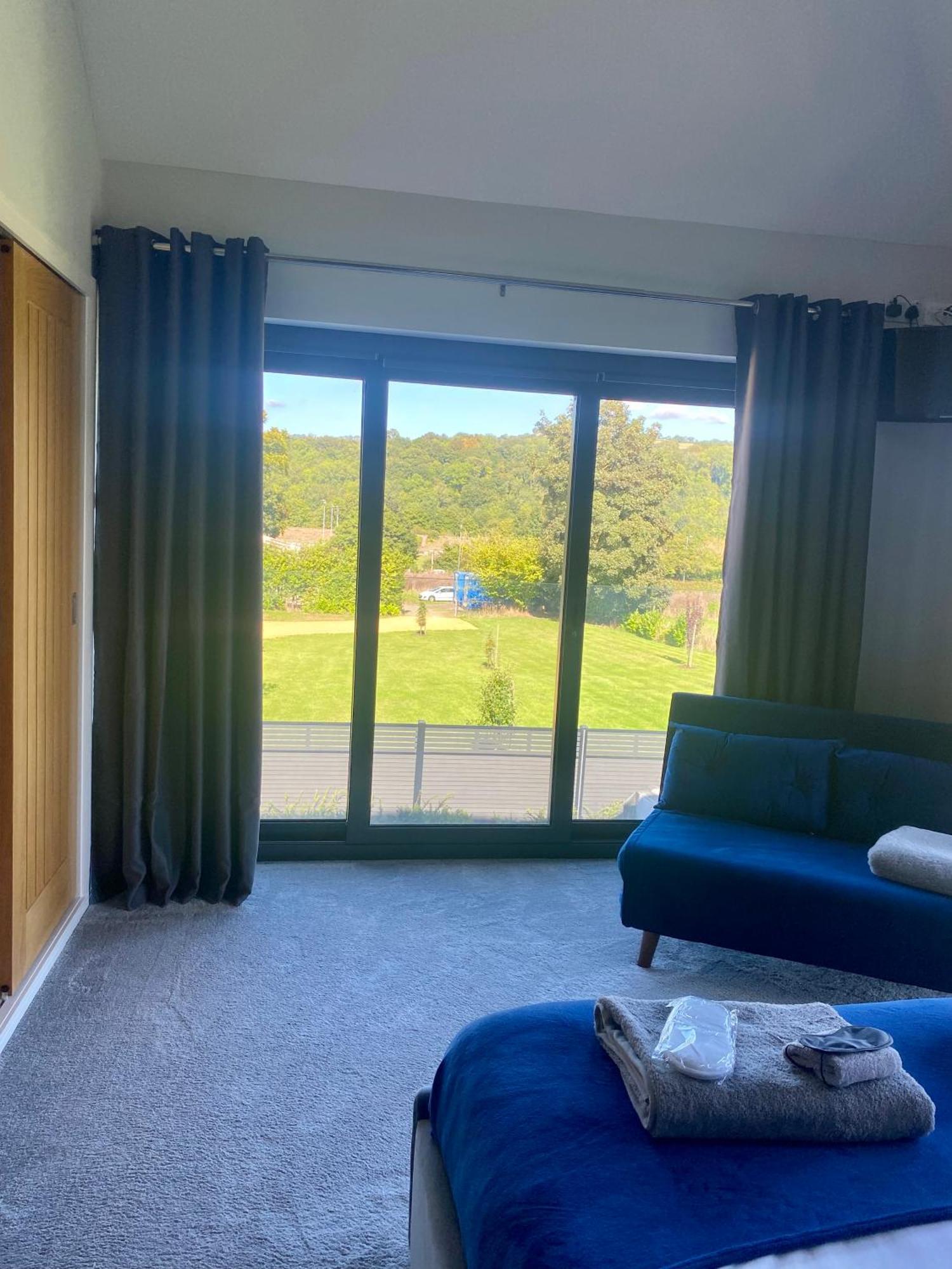 Stunning Modern Home Set In Beautiful Grounds. Bath Dış mekan fotoğraf