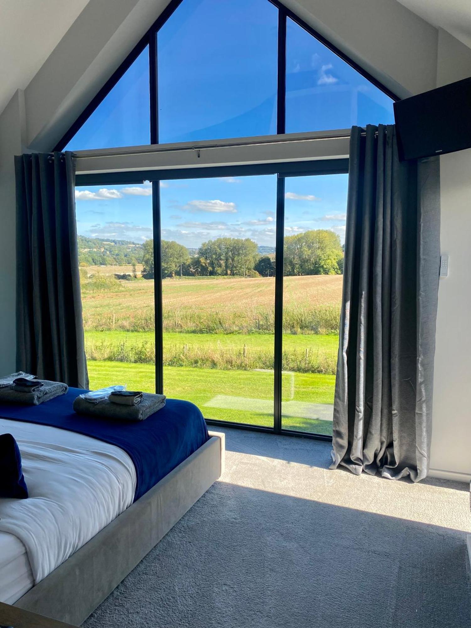 Stunning Modern Home Set In Beautiful Grounds. Bath Dış mekan fotoğraf