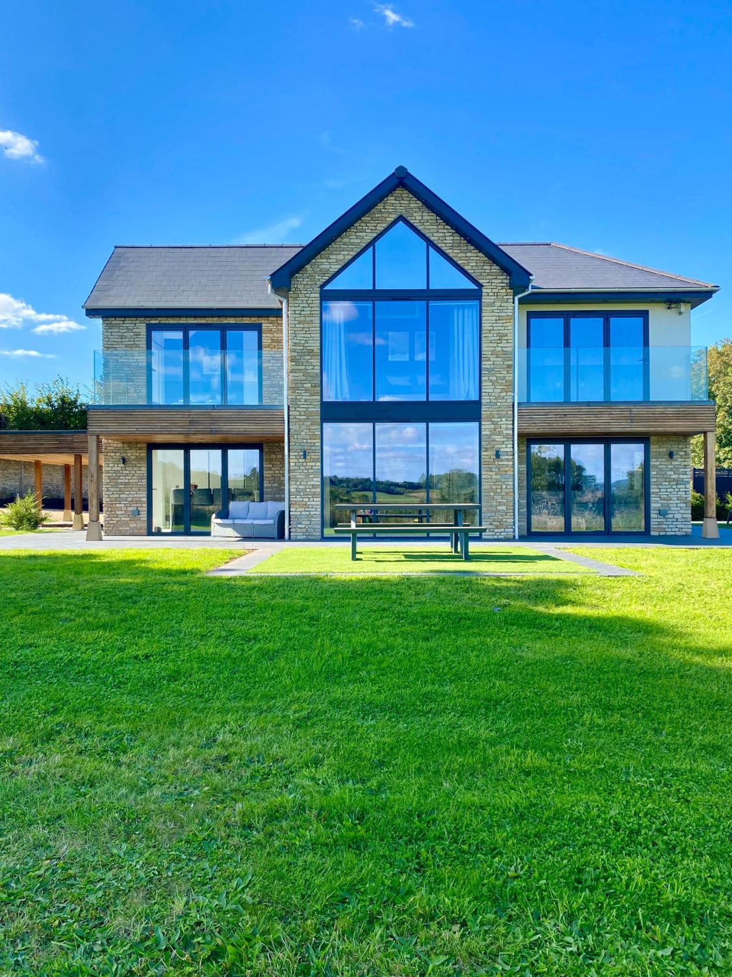 Stunning Modern Home Set In Beautiful Grounds. Bath Dış mekan fotoğraf