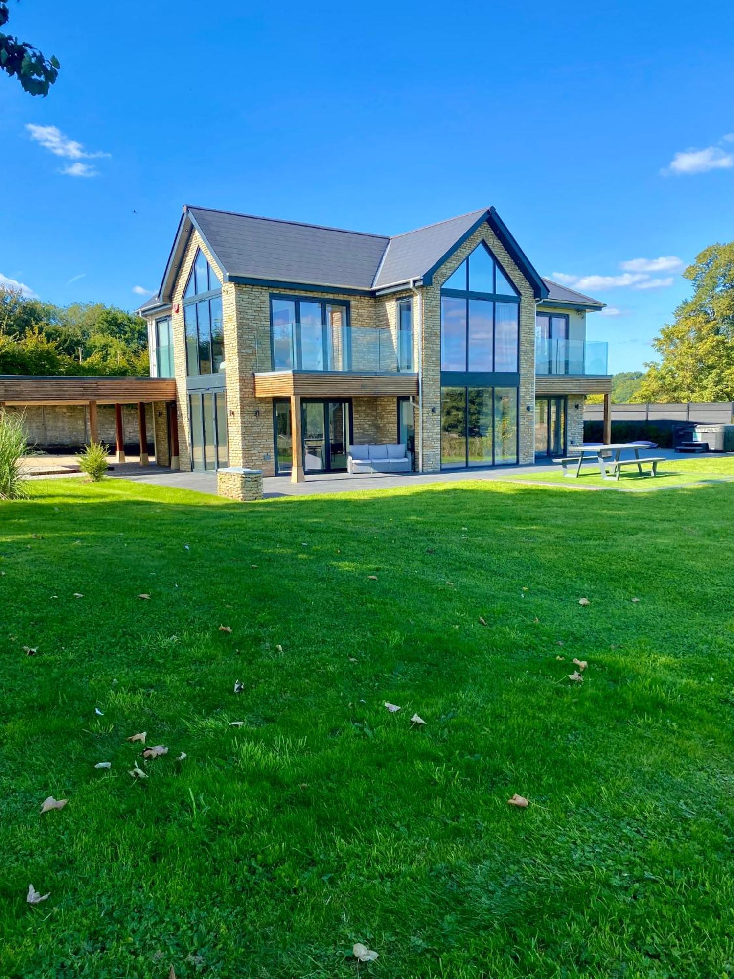 Stunning Modern Home Set In Beautiful Grounds. Bath Dış mekan fotoğraf